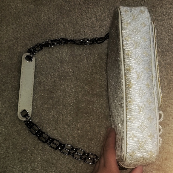 Authentic Louis Vuitton purse - Picture 7 of 8